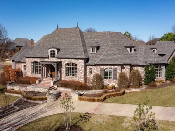 21 W Pinnacle Dr, Rogers, AR 72758