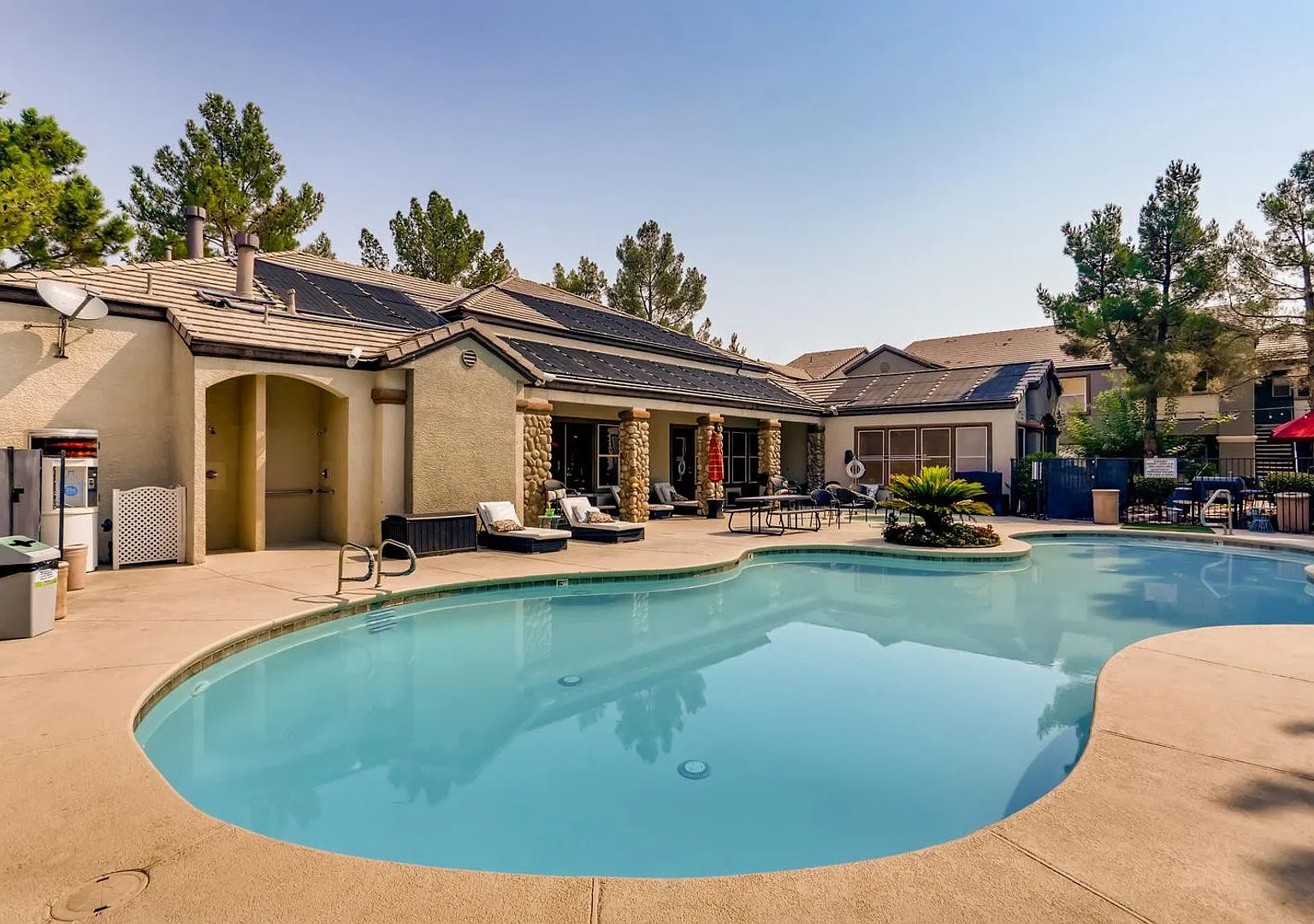 Great 2BD Condo in Gated Community — Photo 3