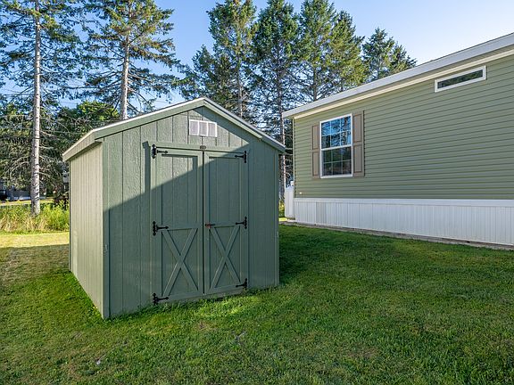3rd image of 979 Essex St Lot 97
