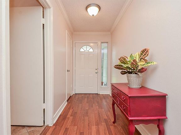 5th image of 22402 Elsinore Dr