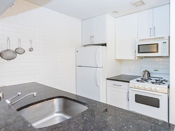 4th image of 14-08 31st Ave #4