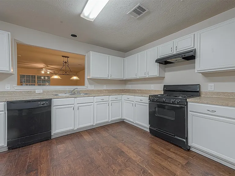 6352 Austinville Dr — Photo 17