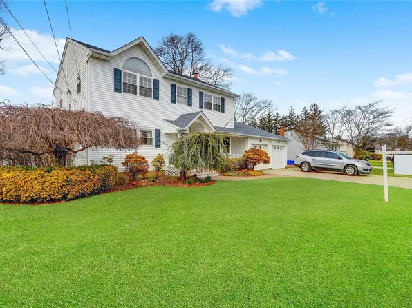 11 Dollard Drive, North Babylon, NY 11703