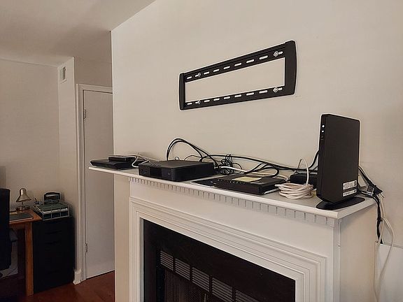5th image of 2109 N Scott St APT 49