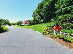 96 Valley Dr, New Milford, CT