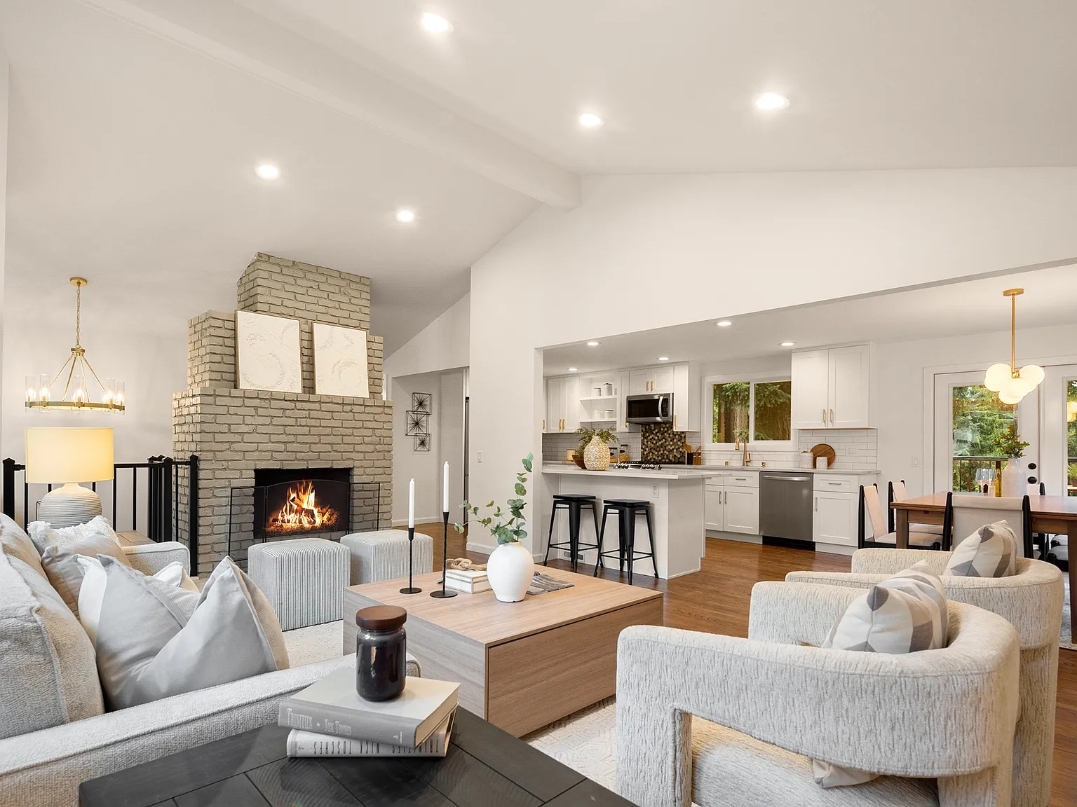 4 bed, 2070 sqft, $4,800 — Photo 3