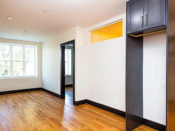 3rd image of 2427 Dean St #4
