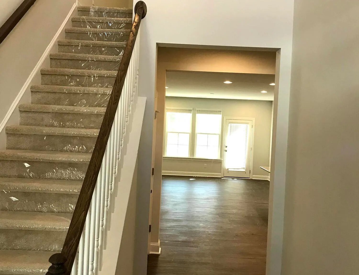 4 bed, 3.0 bath, 2200 sqft, $2,400 — Photo 4