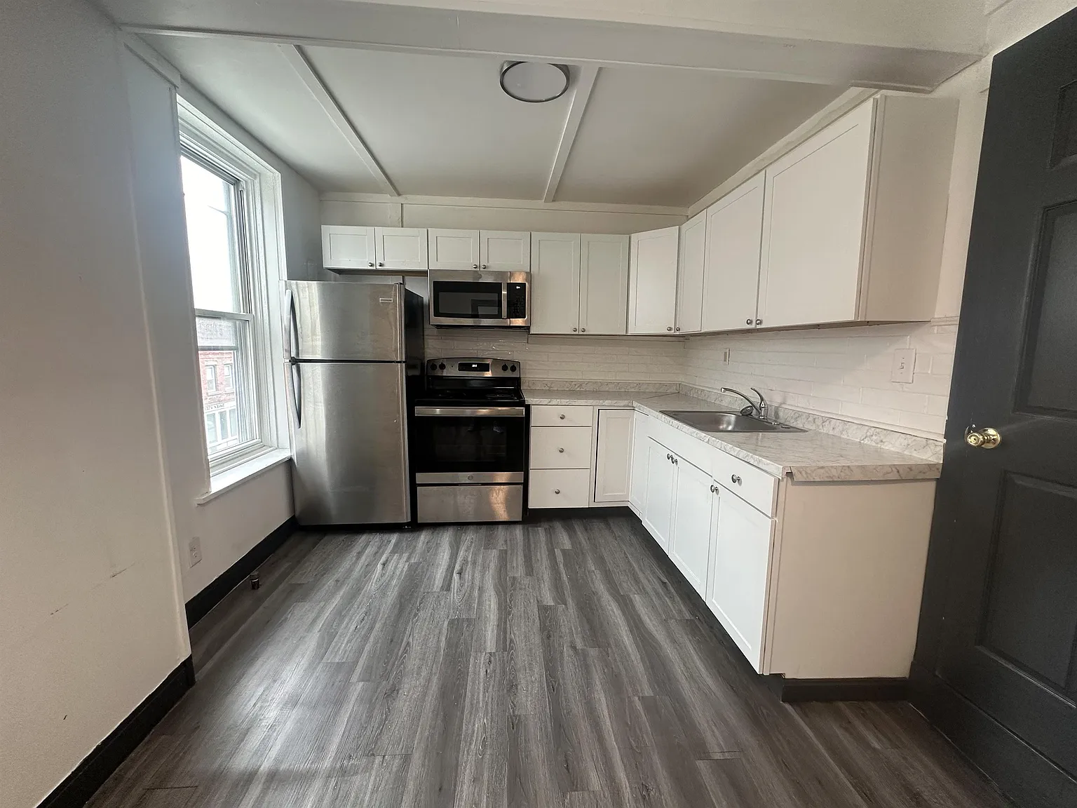 10 W Fulton St — Photo 1