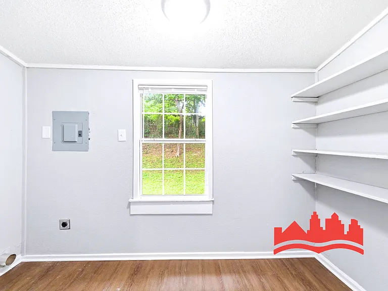 2348 Millbrook Ave — Photo 12
