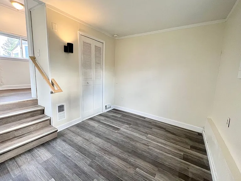 7531 N Inkster Rd — Photo 9
