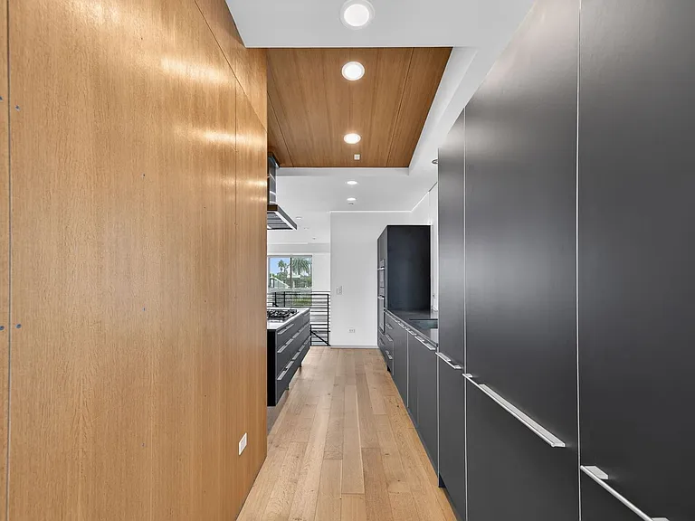 404 Grand Blvd — Photo 15