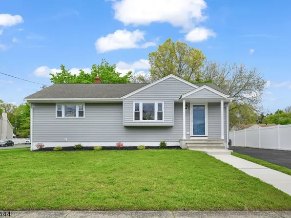 12 Stiles Ct, Pompton Lakes Boro, NJ 07442