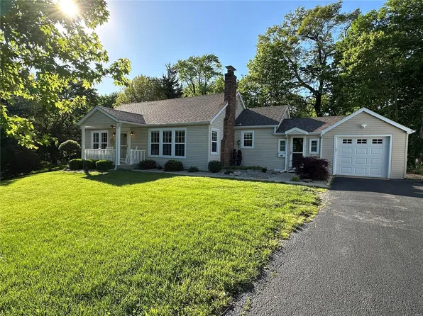 10 Woodside Dr, Belleville, IL 62223