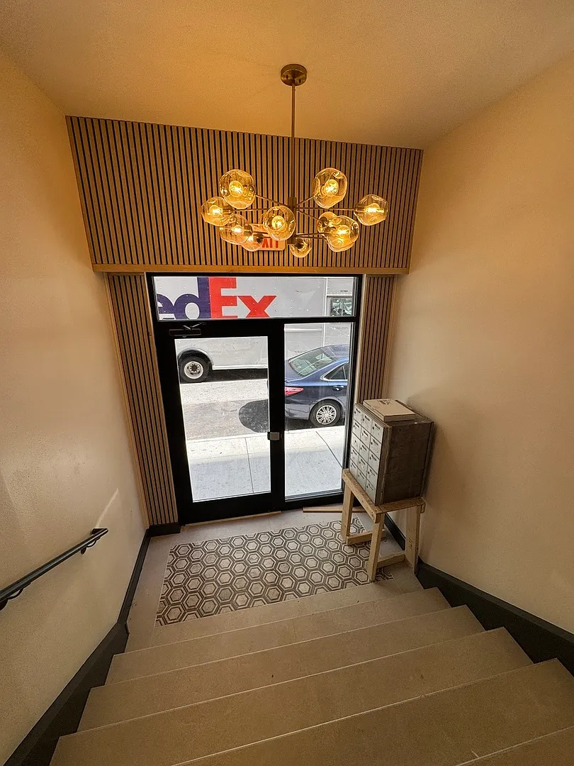 Studio, 550 sqft, $1,900 — Photo 2