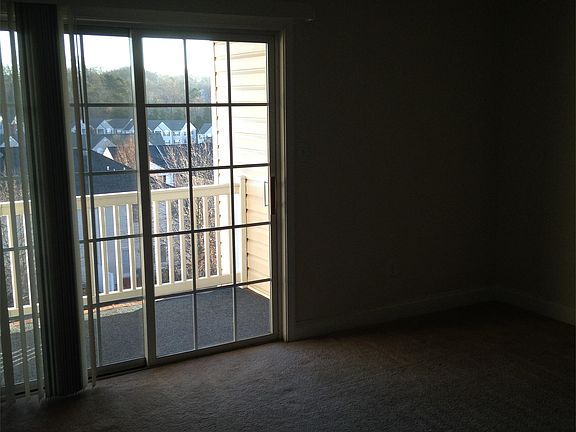 5th image of 800 Wyndhurst Dr APT 21