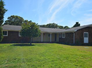 4 E Point Ln, Hampton Bays, NY 11946