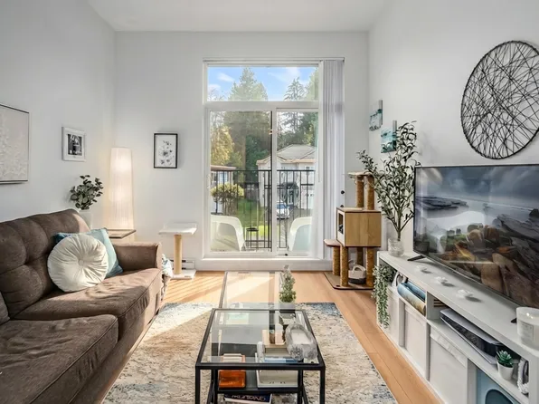 708 Edgar Ave #213, Coquitlam, BC V3K 0H3