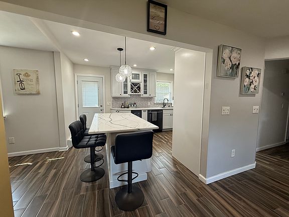 5th image of 220 Boundary Ave