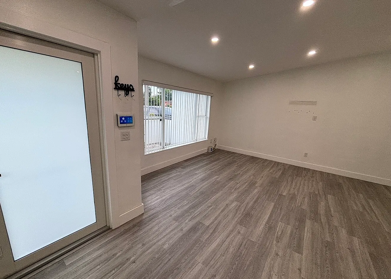 3 bed, 1367 sqft, $3,350 — Photo 2