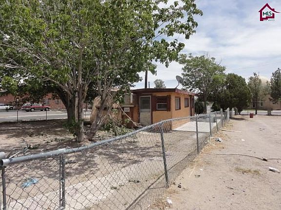 3rd image of 1050 Montana Ave