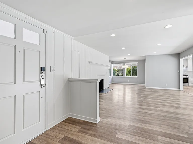 384 Knight Way — Photo 10