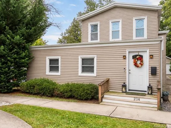 234 Foxhurst Road, Oceanside, NY 11572