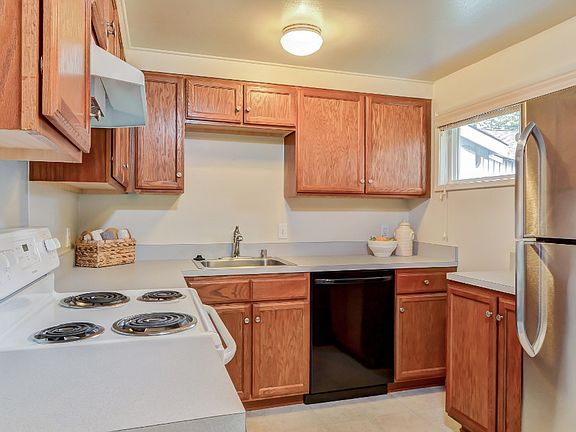 4th image of 5605 227th St SW