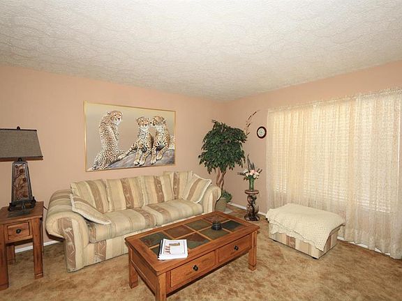 3rd image of 898 Bradford Ct