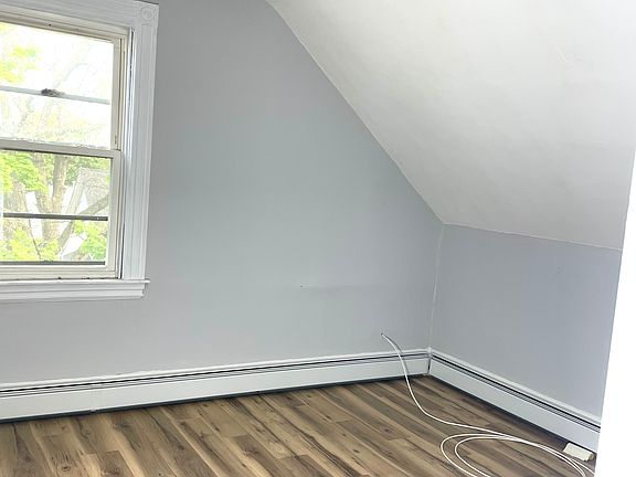 3rd image of 123 Donelson St Floor 3
