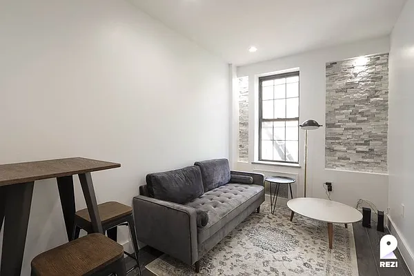 Rented by REZI | media 11