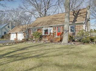 20 Princeton Dr, Howell, NJ 07731