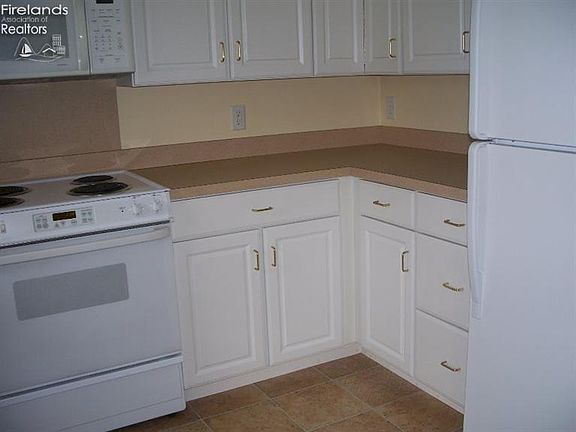 5th image of 732 N Vineyard Cir