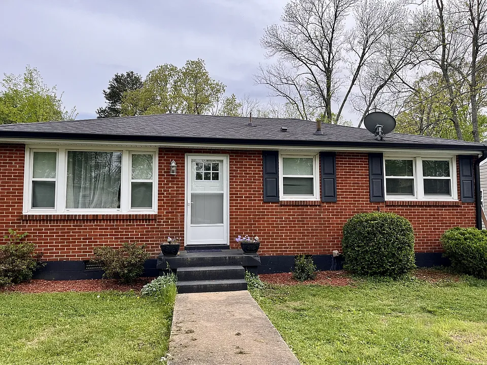 890 19th Ave W