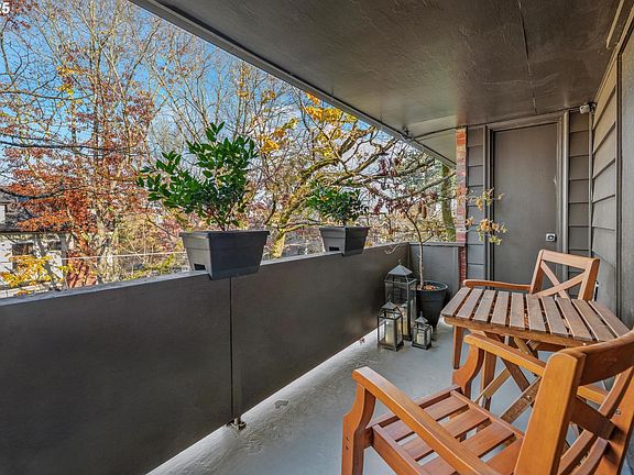 4th image of 2425 SW 19th Ave Unit 11