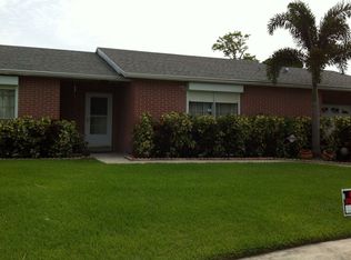 94 Sparrow Ln, Royal Palm Beach, FL 33411