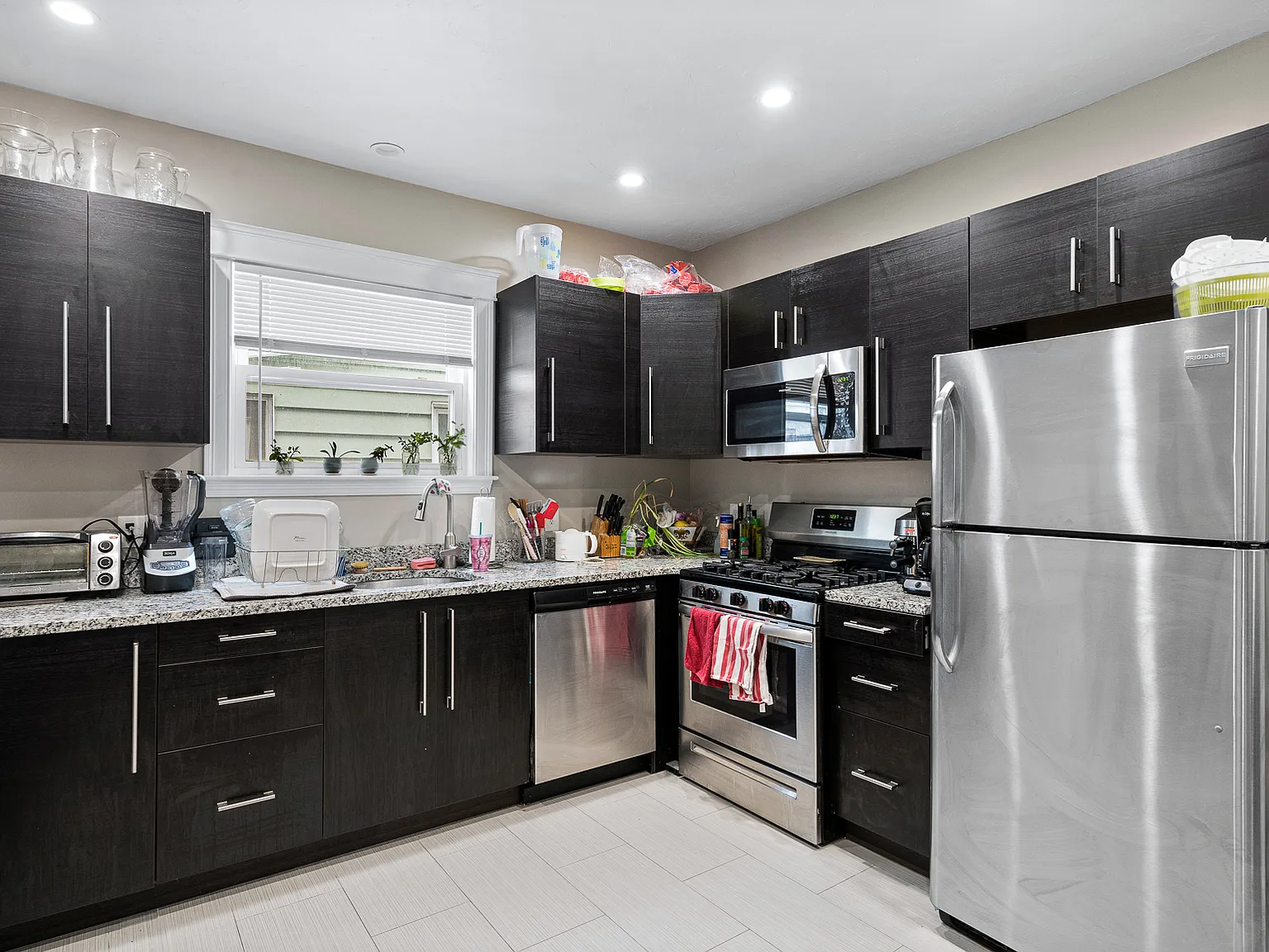 4 bed, 1.5 bath, 1000 sqft, $3,875 — Photo 1