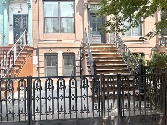 Rented by A P Realty Group NY LTD | media 18