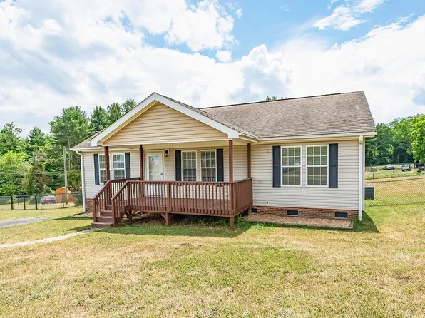 184 Mondana Ln, Hillsville, VA 24343
