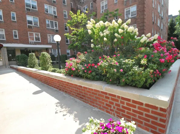 3 Sadore Lane #5C, Yonkers, NY 10710