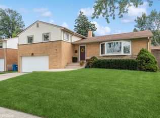 922 Park Dr, Melrose Park, IL 60160