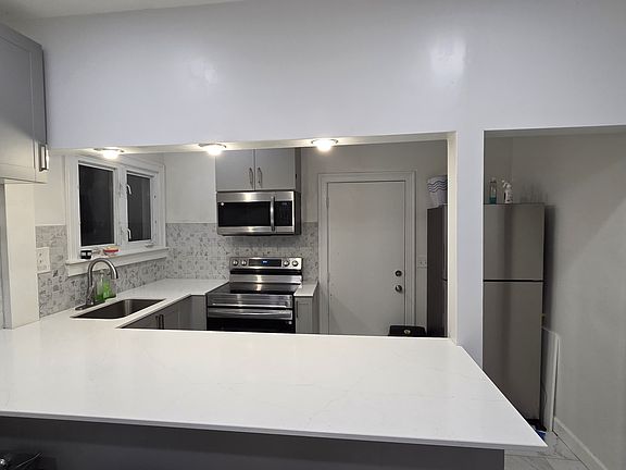 4th image of 321 Robinwood Rd