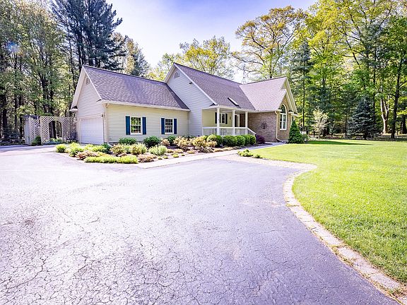 4th image of 3996 N Scenic Dr