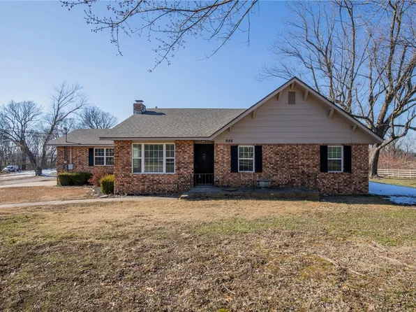 926 Honeysuckle St, Lowell, AR 72745
