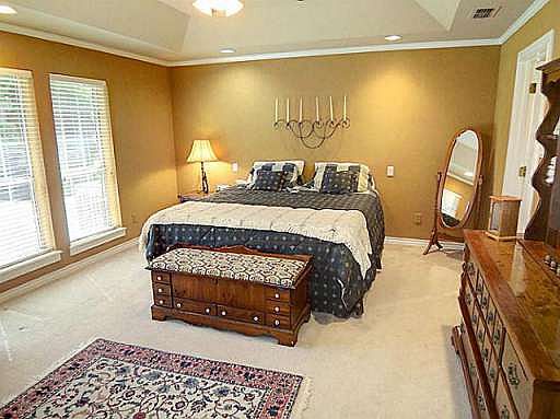 4th image of 1036 Runnymede Ct
