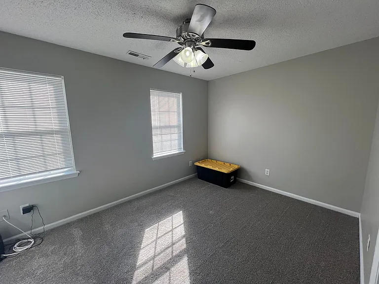 205 Meadowbrook Ln — Photo 5