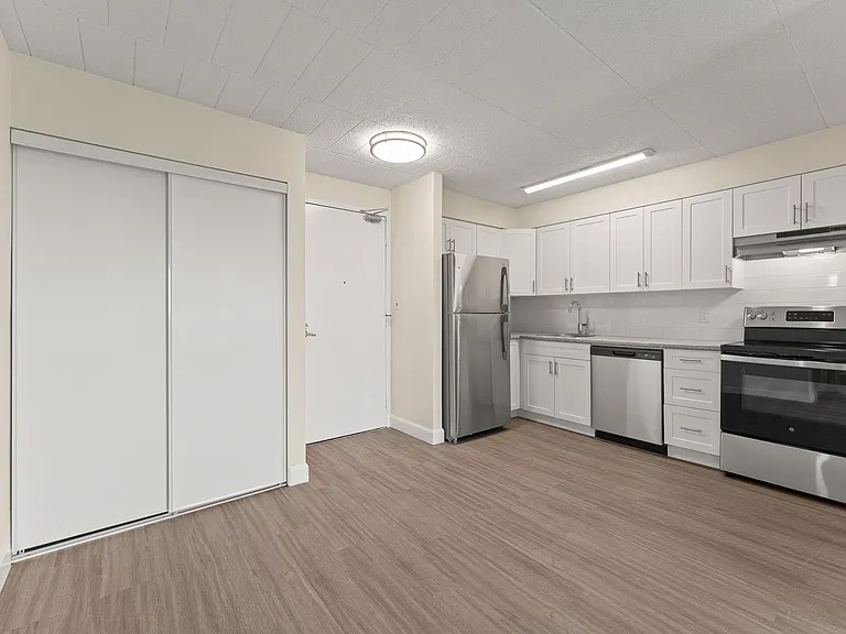 101 Langlois Ave — Photo 9