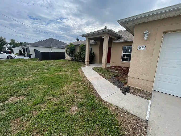 1637 NW 6th Pl — Photo 39