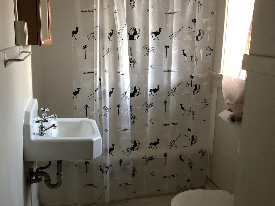 1st image of 4722 15th Ave NE APT 7