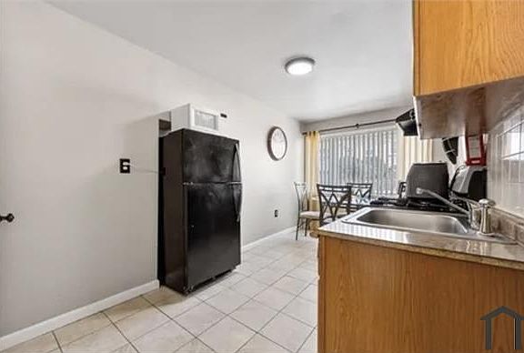 4th image of 324 Norway Ave Floor 1